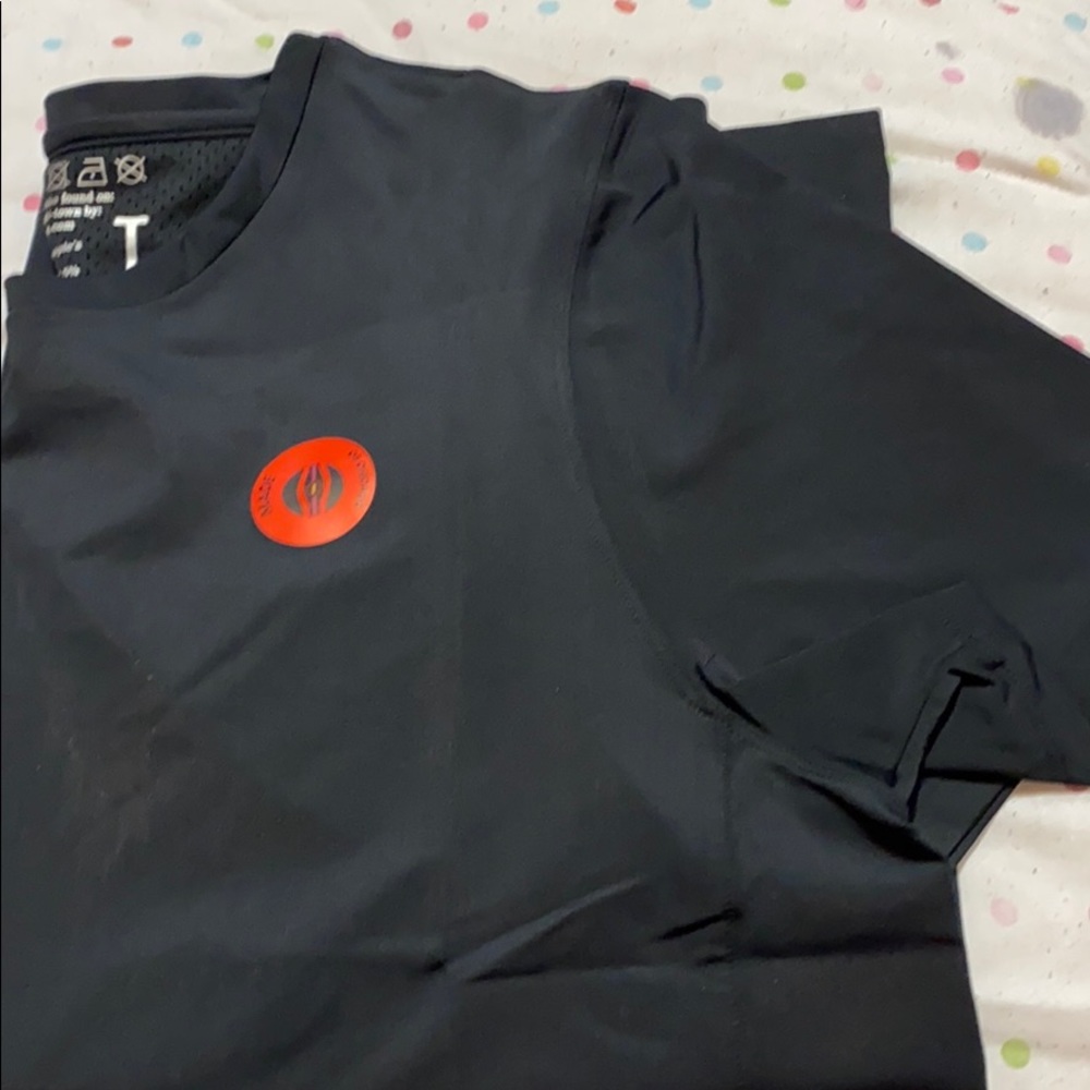 Tops - Picture 2 of 3